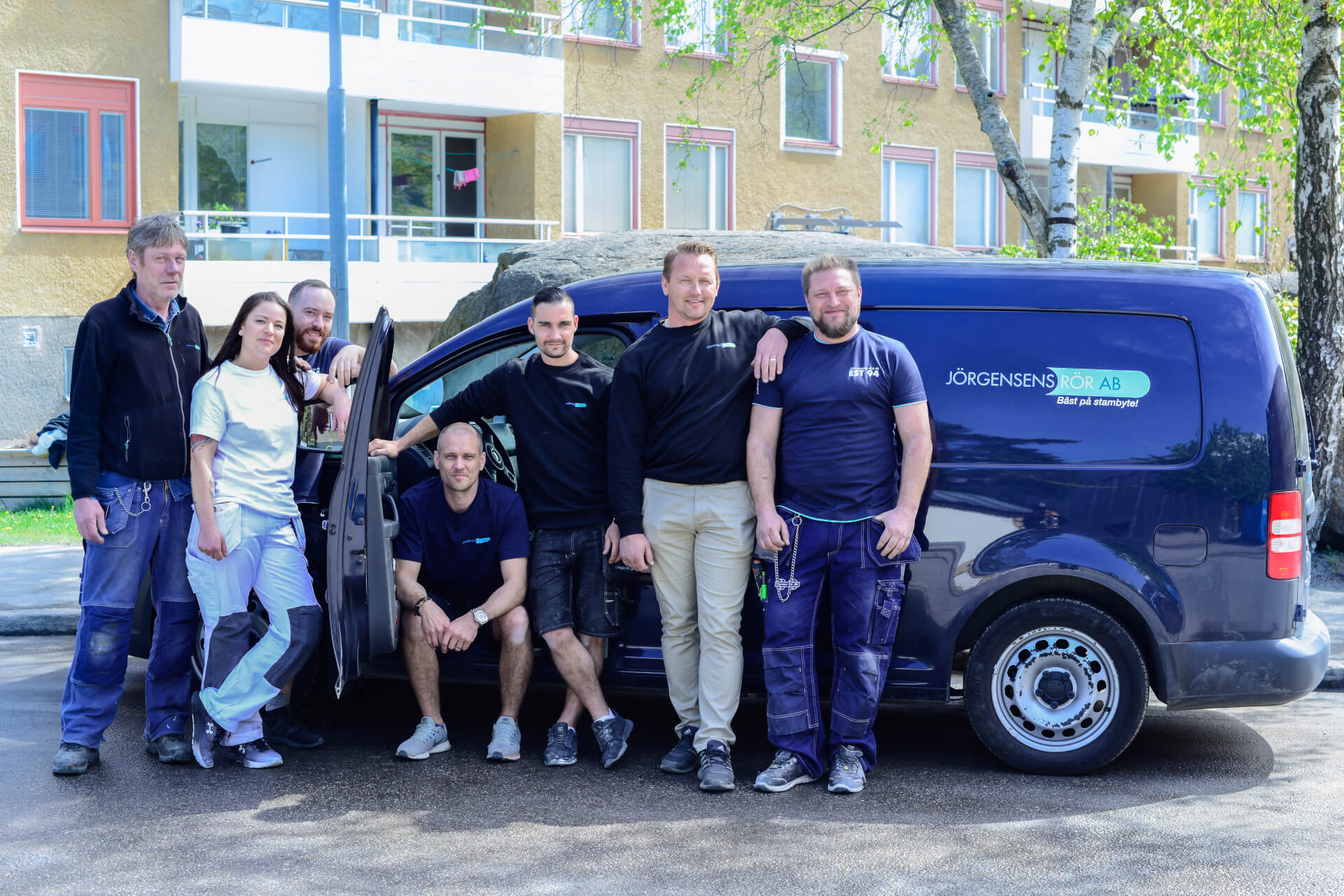 Teamet från Jörgensens Rör framför servicebilen